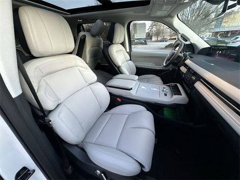 New 2025 Lincoln Navigator Reserve image 27