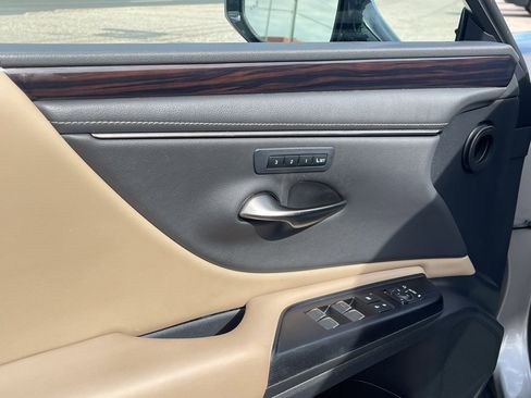 Used 2021 Lexus ES 250 Base image 19