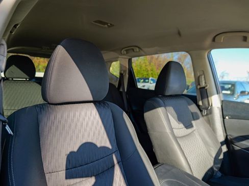 Used 2020 Nissan Rogue SV image 35