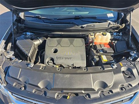 Used 2021 Chevrolet Traverse LT image 9