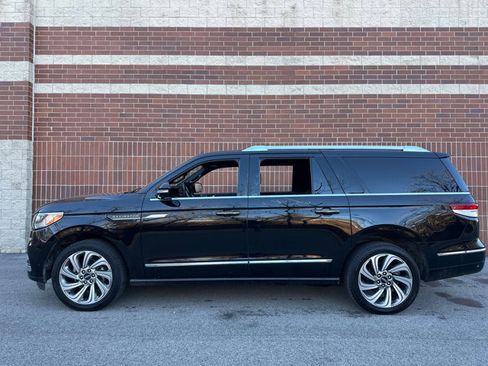 Used 2023 Lincoln Navigator L Reserve image 2