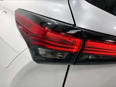 Used 2023 Toyota Highlander L AWD/4WD image 37