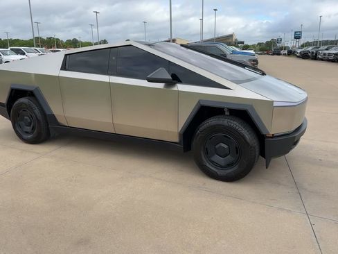 Used 2025 Tesla Cybertruck 2WD Crew Cab image 3