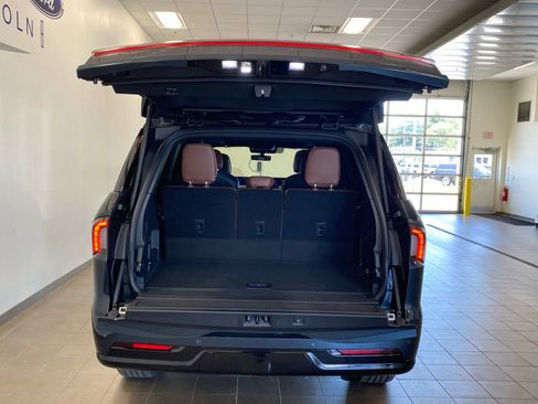 New 2026 Lincoln Navigator Reserve AWD/4WD image 16