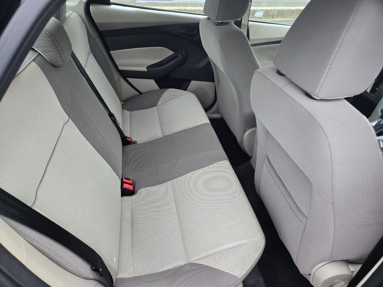 Used 2012 Ford Focus SE FWD image 21