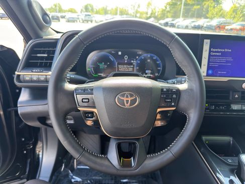 Used 2025 Toyota Crown Signia w/ Advanced Technology Package AWD/4WD image 18