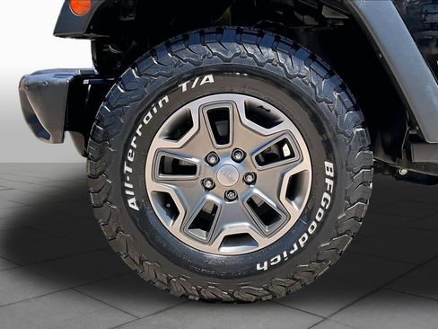 Used 2014 Jeep Wrangler Unlimited Rubicon w/ Connectivity Group AWD/4WD image 10