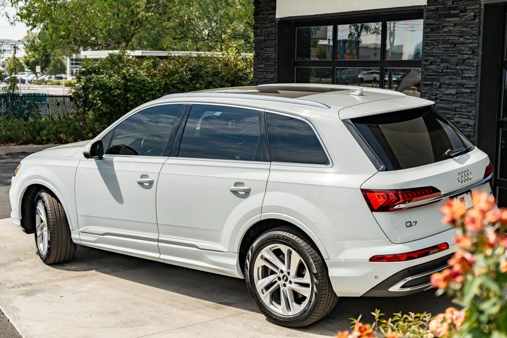 Used 2022 Audi Q7 3.0T Premium Plus w/ Premium Plus Package AWD/4WD image 8