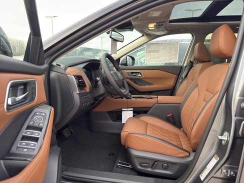 New 2026 Nissan Rogue Platinum image 9