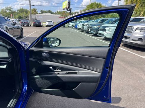Used 2023 Hyundai Elantra Limited FWD image 49