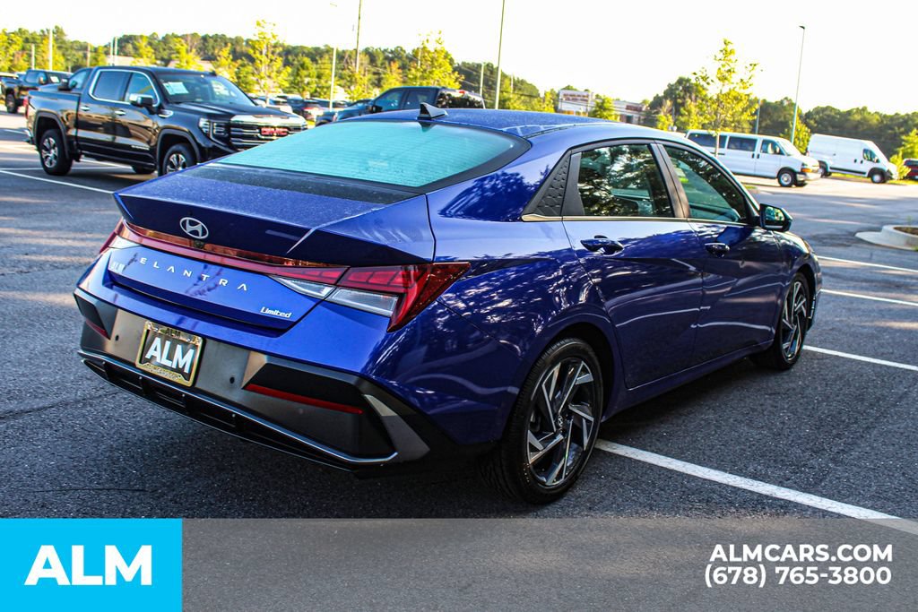 Used 2024 Hyundai Elantra Limited FWD image 5