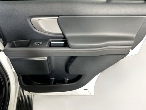 Used 2025 Ford Expedition Active image 31