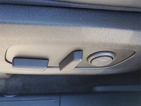 New 2026 Kia Carnival EX image 18