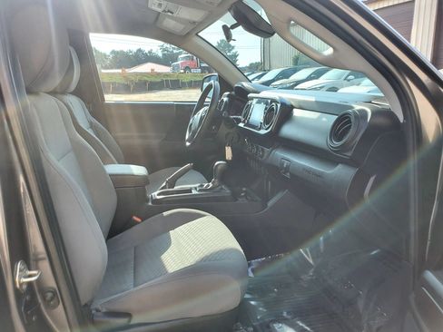 Used 2020 Toyota Tacoma SR w/ SR Convenience Package RWD image 4