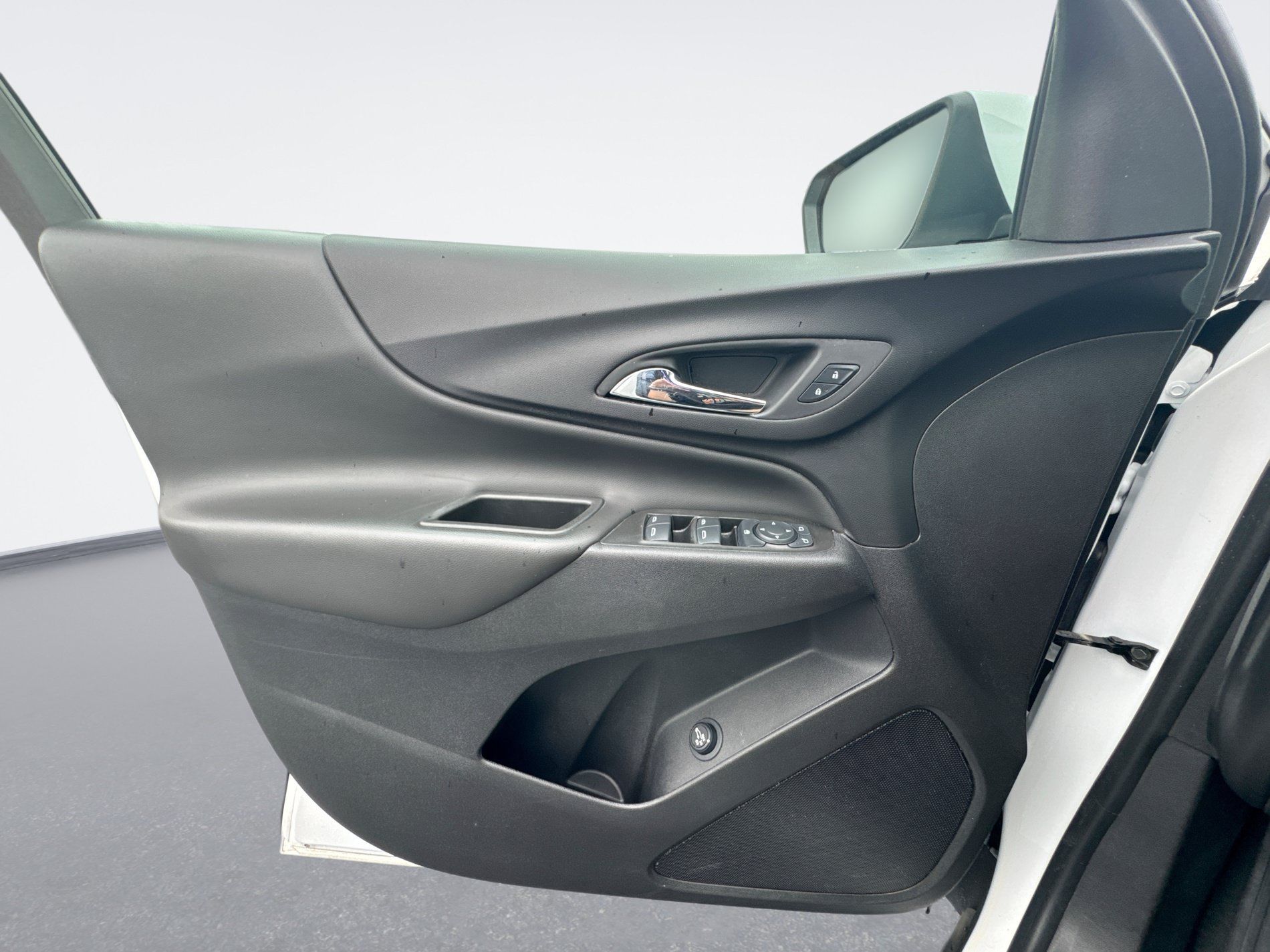 Used 2024 Chevrolet Equinox LT FWD image 29