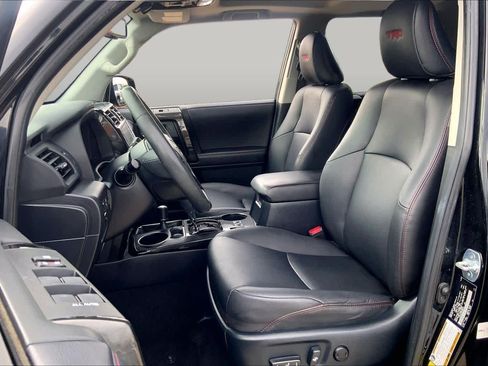 Used 2021 Toyota 4Runner Venture w/ Moonroof Package AWD/4WD image 8