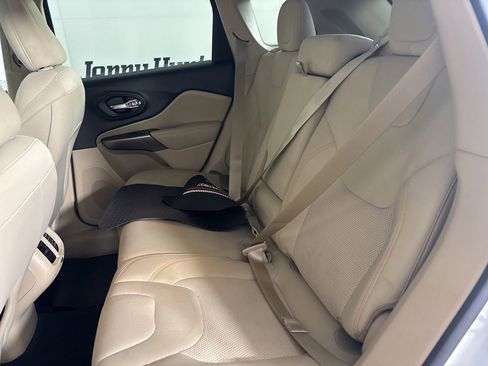Used 2020 Jeep Cherokee Latitude FWD image 22