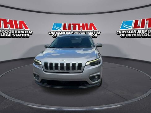 Used 2019 Jeep Cherokee Latitude Plus FWD image 3