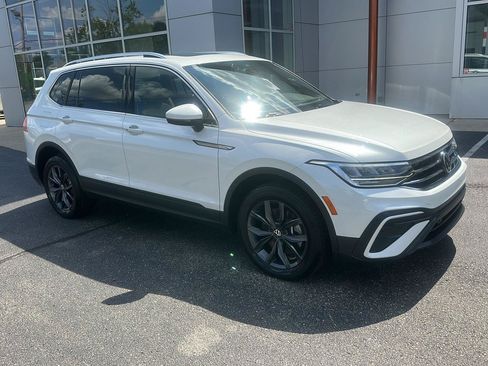 Used 2023 Volkswagen Tiguan SE AWD/4WD image 1