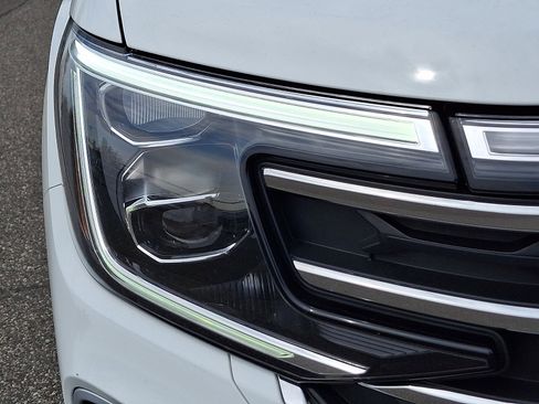 Used 2025 Volkswagen Atlas SE image 9