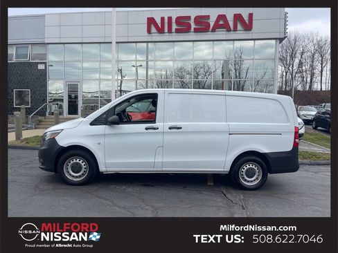 Used 2022 Mercedes-Benz Metris image 2