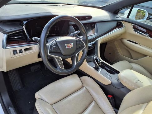 Used 2017 Cadillac XT5 Luxury w/ Driver Awareness Package image 12