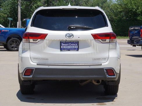 Used 2019 Toyota Highlander Limited AWD/4WD image 4