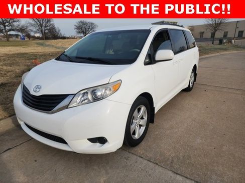 Used 2011 Toyota Sienna LE image 7