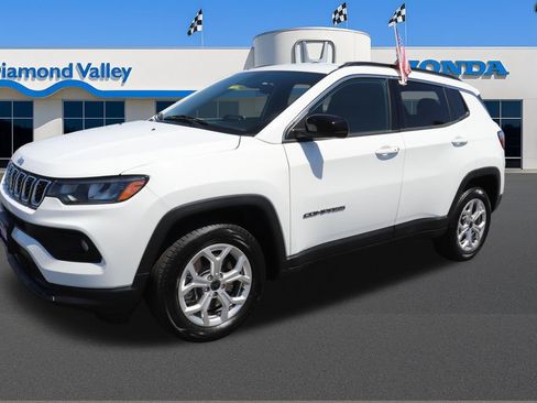 Used 2025 Jeep Compass Latitude AWD/4WD image 3
