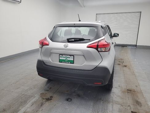 Used 2018 Nissan Kicks S image 7