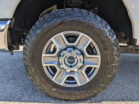 Used 2024 Ford F250 Lariat w/ FX4 Off-Road Package image 10