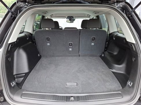 Used 2023 Jeep Grand Cherokee Laredo image 28