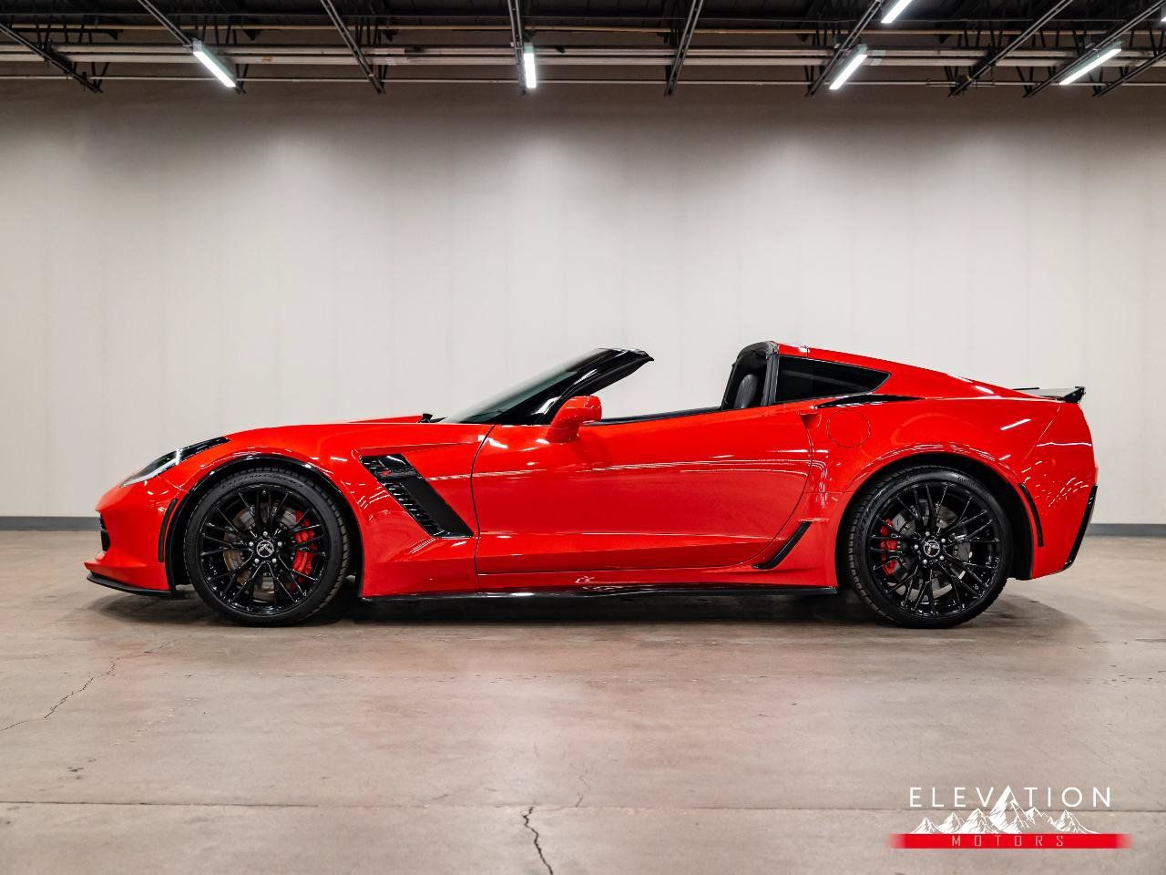 Used 2015 Chevrolet Corvette Z06 w/ 3LZ Preferred Equipment Group RWD image 25