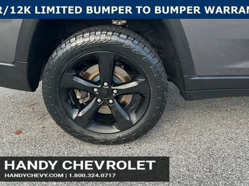 Used 2022 Jeep Grand Cherokee L Laredo image 9