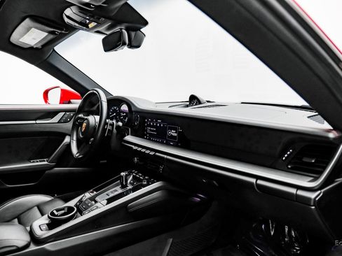 Used 2024 Porsche 911 Carrera w/ Premium Package image 41