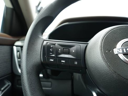 Used 2023 Nissan Rogue S AWD/4WD image 20