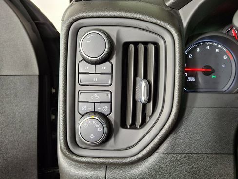 Used 2022 Chevrolet Silverado 2500 Custom w/ Custom Convenience Package image 14