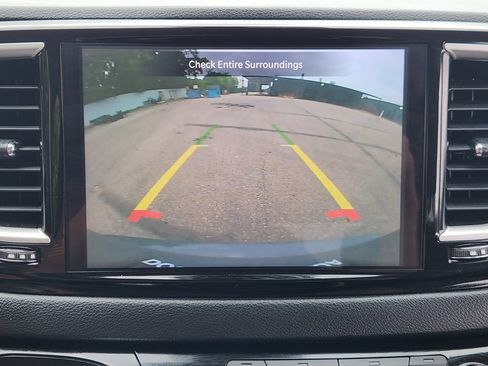 Used 2023 Chrysler Pacifica Touring-L FWD image 14