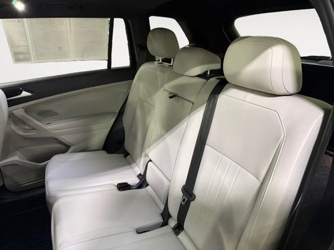 Used 2022 Volkswagen Tiguan SE R-Line image 17