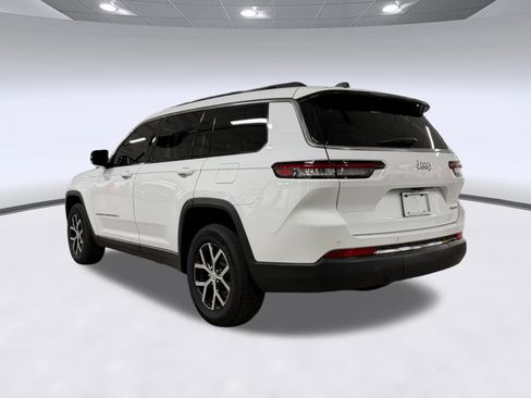 Used 2025 Jeep Grand Cherokee L Limited w/ Trailer Tow Package RWD image 3