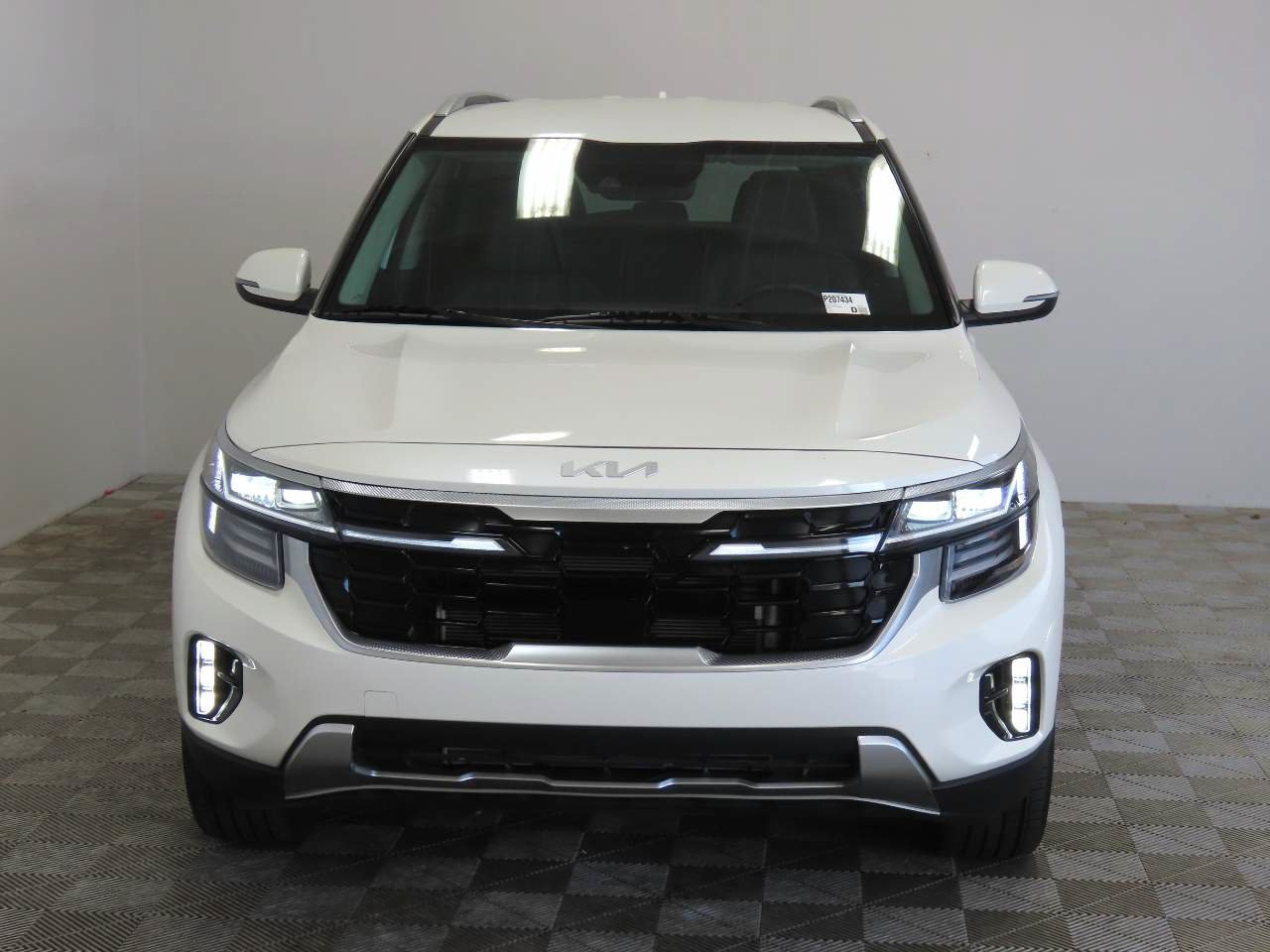 Used 2024 Kia Seltos SX AWD/4WD image 2