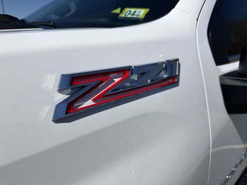 Used 2025 Chevrolet Silverado 3500 LTZ w/ LTZ Convenience Package image 33