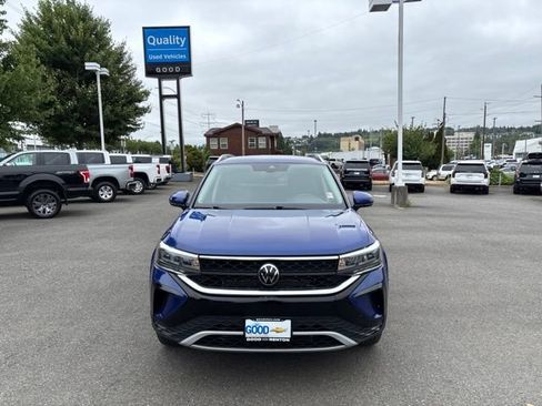 Used 2023 Volkswagen Taos SE AWD/4WD image 8