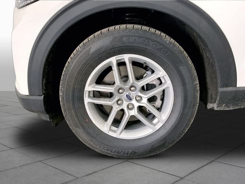 New 2026 Ford Explorer Active RWD image 9