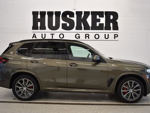 New 2026 BMW X5 xDrive40i w/ M Sport Package AWD/4WD image 2