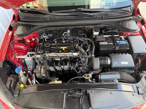 Used 2017 Hyundai Elantra Limited FWD image 31