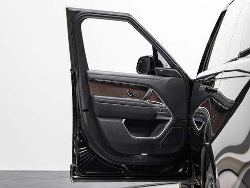 Used 2023 Land Rover Range Rover Long Wheelbase SE image 52