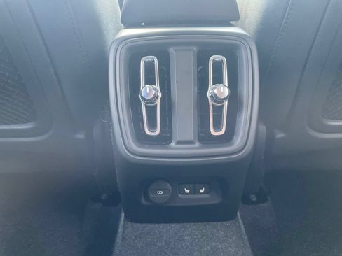 Used 2025 Volvo XC40 B5 Plus AWD/4WD image 17