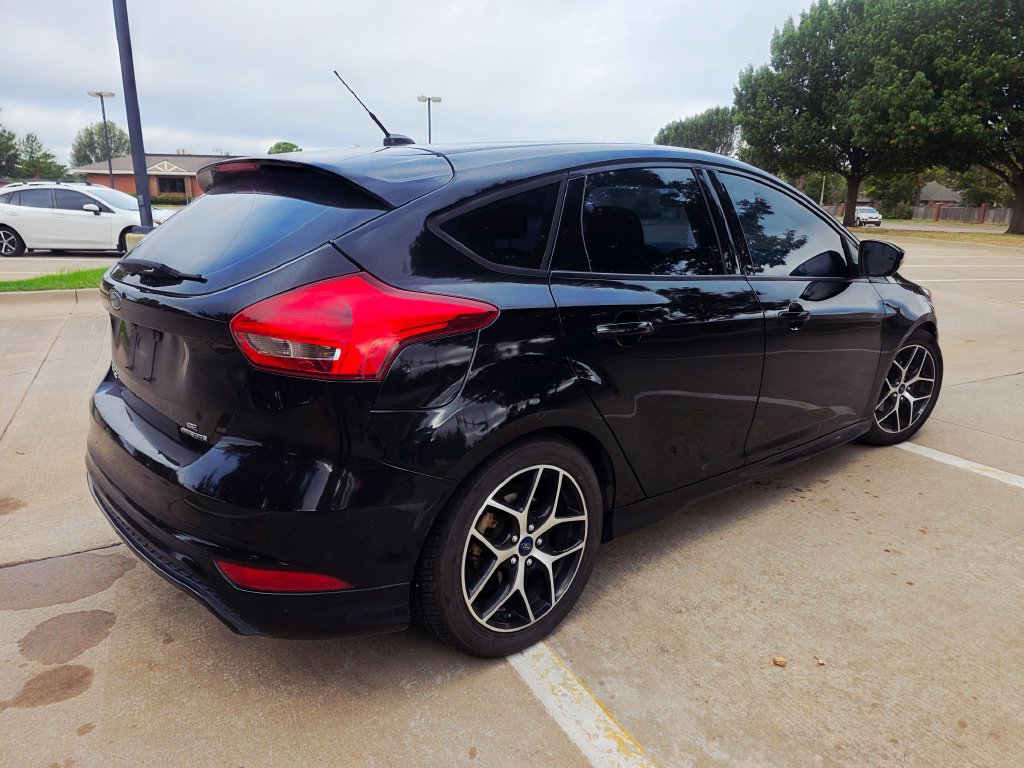 Used 2015 Ford Focus SE w/ SE Sport Package FWD image 19