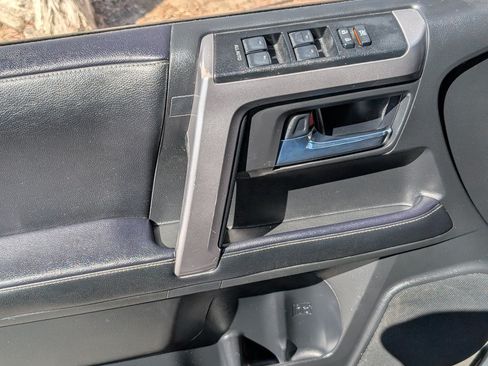 Used 2022 Toyota 4Runner SR5 Premium w/ Moonroof Package AWD/4WD image 15